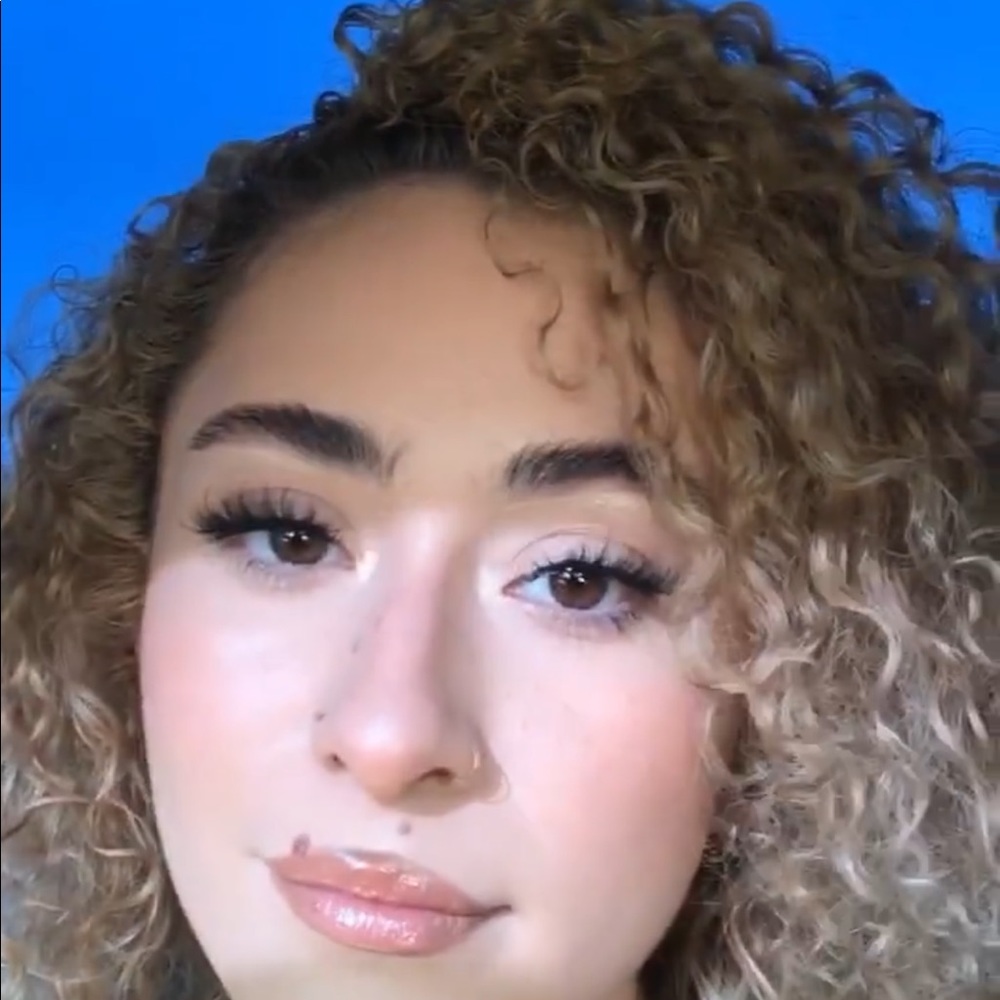 Meet your Posher, Sonia